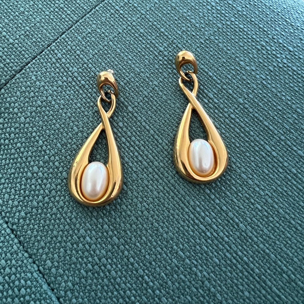 Napier Pearl Goldtone Drop Earrings Vintage 80s